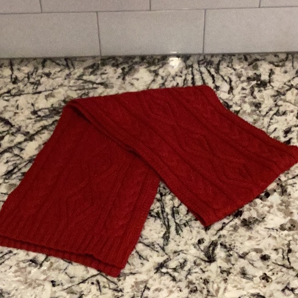 Read sweater scarf, good condition. (Like wearing a sweater) - Picture 3 of 5